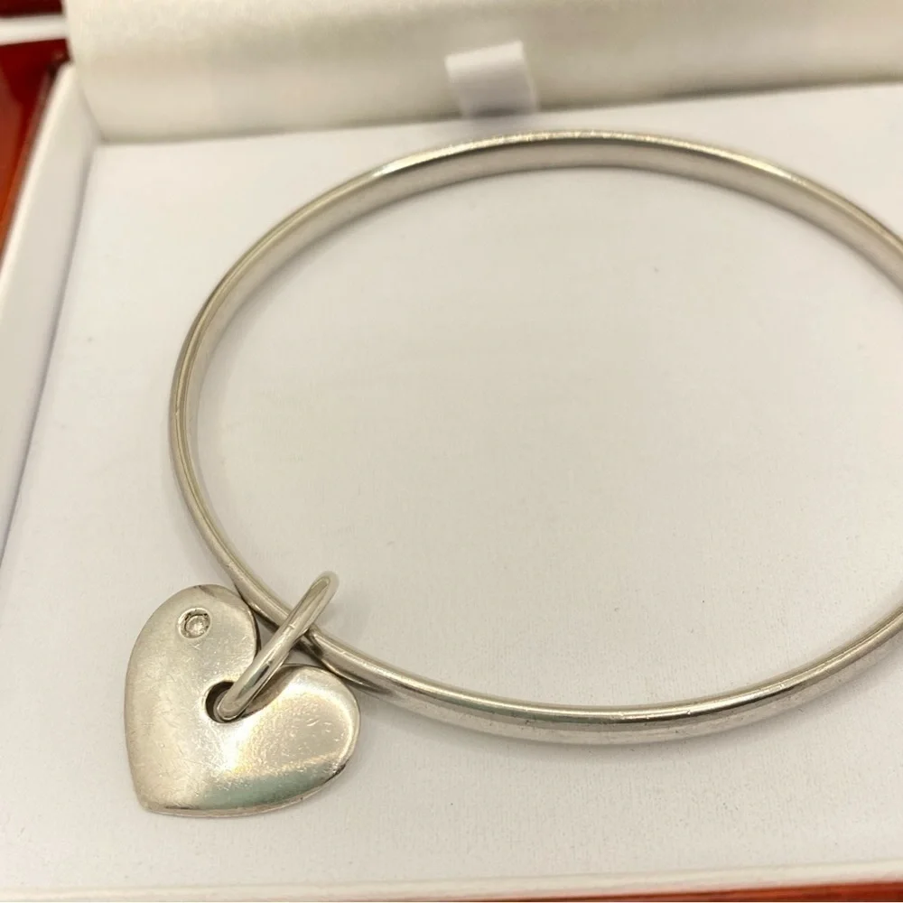 HOT Diamonds Silver Sterling And Diamonds Heart Charm Bangle Bracelet With Box